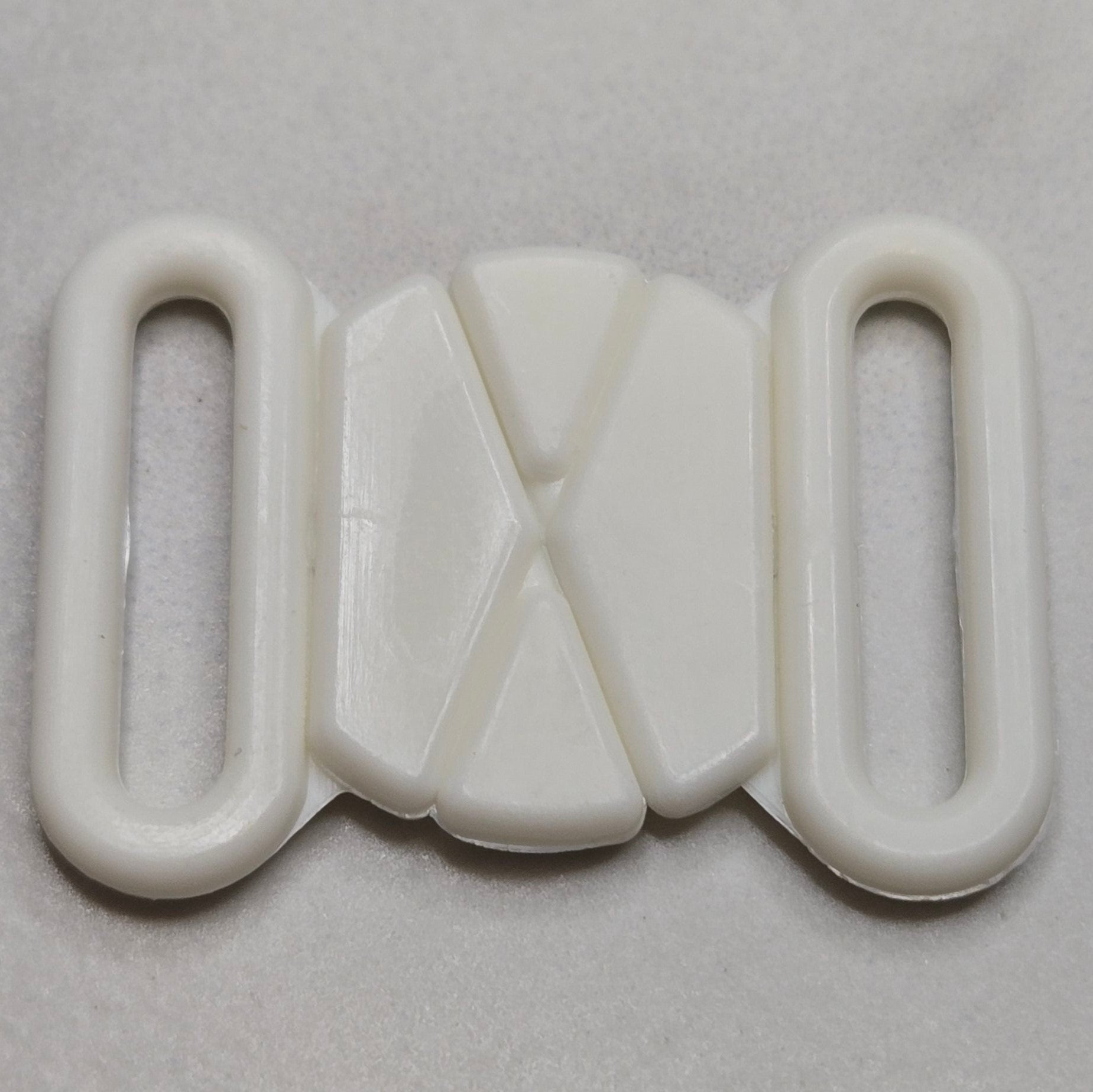 3/4&quot; (21mm) Secured Front Bra Clasp - Dyeable White Nylon