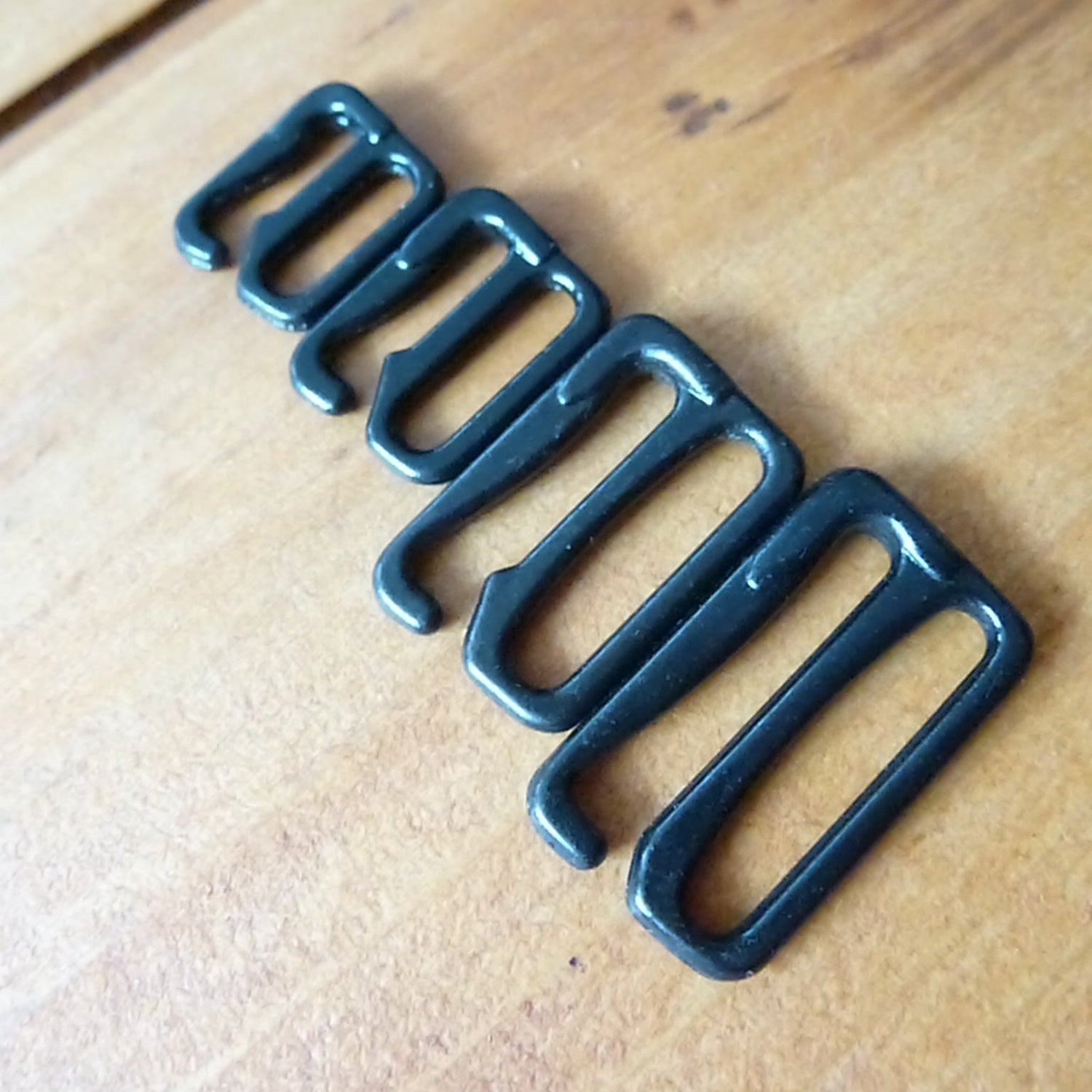 Black Oxide Alloy Metal Hooks for Sewing Lingerie &amp; Fashion Design - 4 Sizes Available - 10mm - 3/8’’ / 10 - Bra Hooks