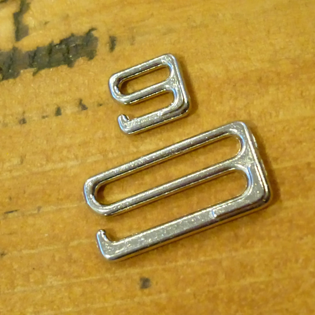 Metal Hooks for Sewing Lingerie &amp; Fashion Design - Nickel Plating - 2 Sizes Available (16xx) - 22mm - 7/8’’ / 10 - Bra