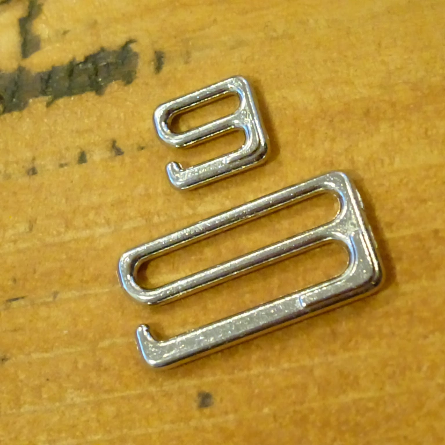 Metal Hooks for Sewing Lingerie &amp; Fashion Design - Nickel Plating - 2 Sizes Available (16xx) - 22mm - 7/8’’ / 10 - Bra