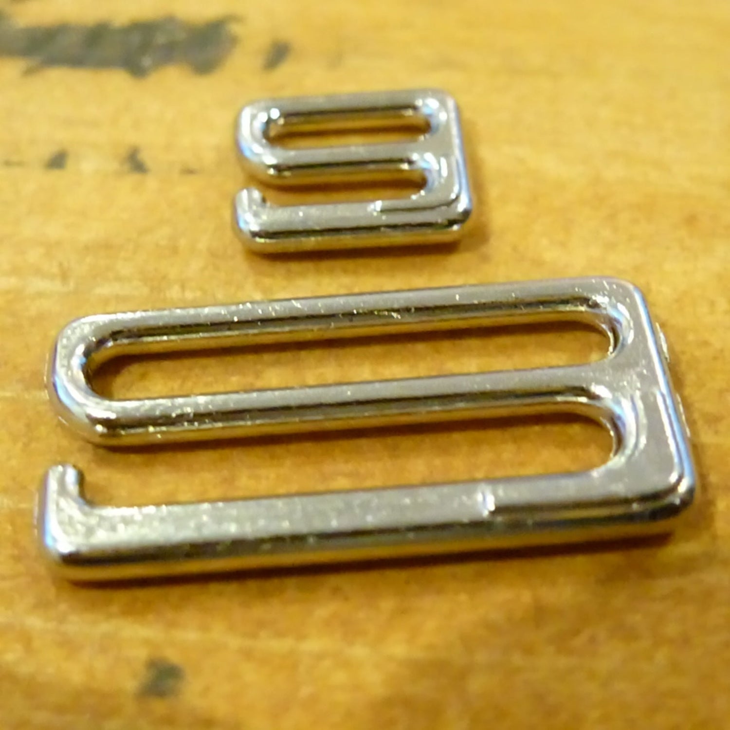 Metal Hooks for Sewing Lingerie &amp; Fashion Design - Nickel Plating - 2 Sizes Available (16xx) - Bra Hooks