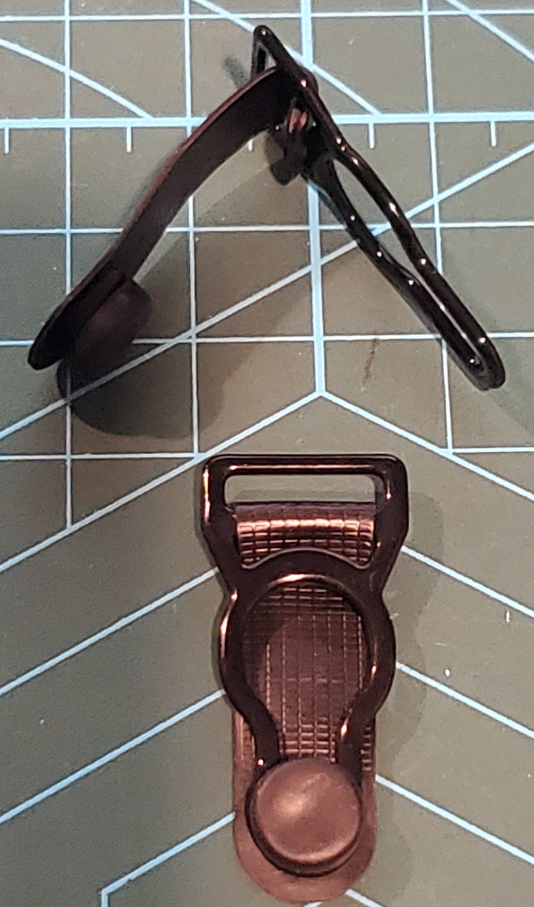 12mm Garter Clip in Black Epoxy Coated Steel (49612) - Allied Trimmings Inc