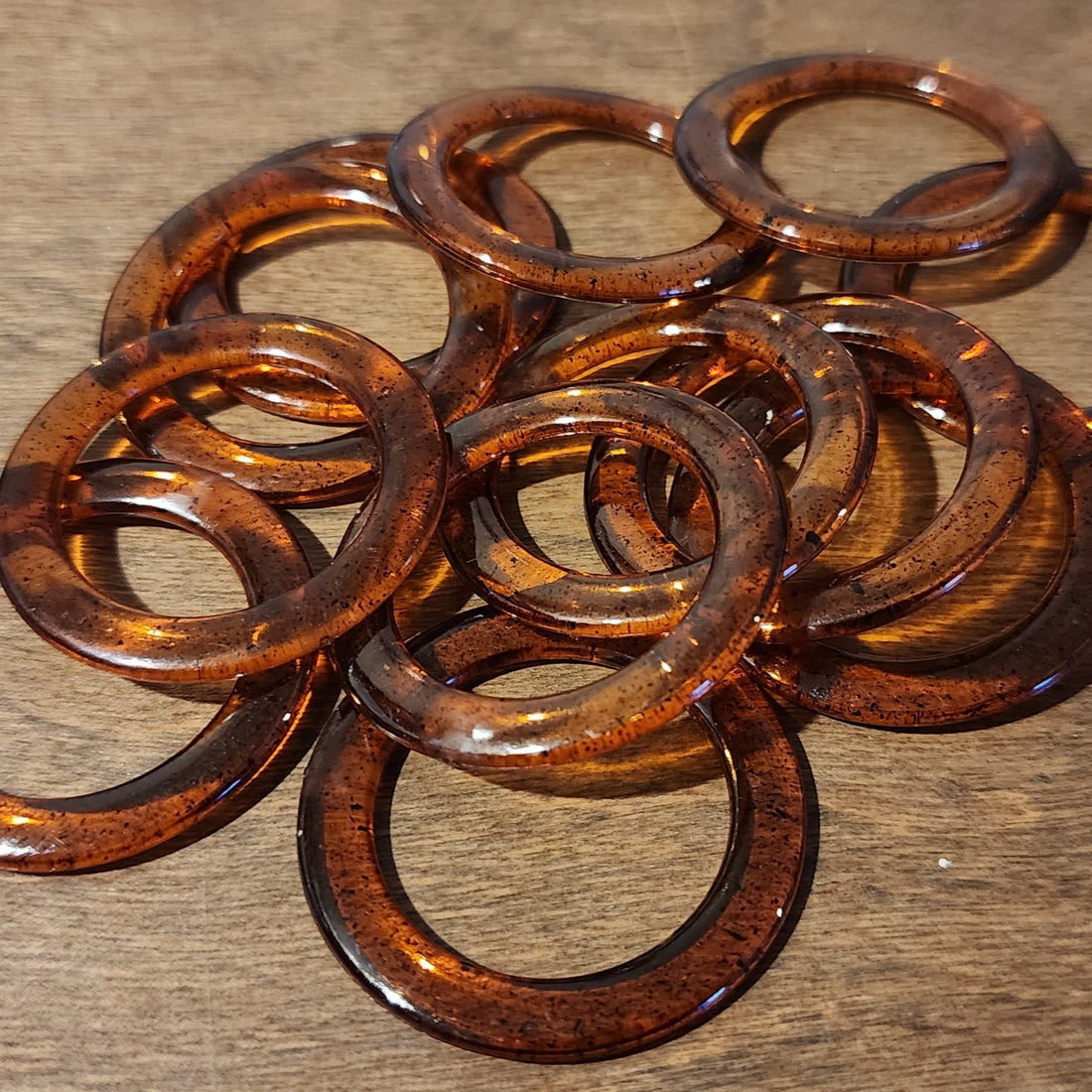 Burnt orange speckled Plastic Rings - 1.5&quot; - Allied Trimmings Inc